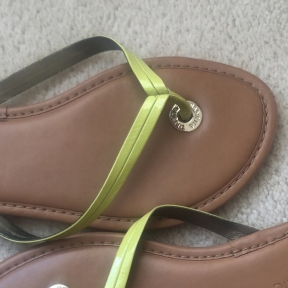 5/5.00 Banana Republic Flip Flop - Picture 3 of 4
